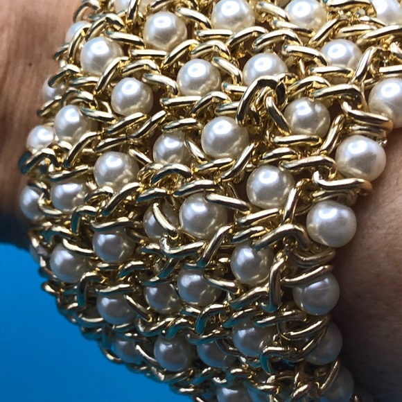 Gold tone and faux Pearl stretch bracelet - Picture 3 of 3